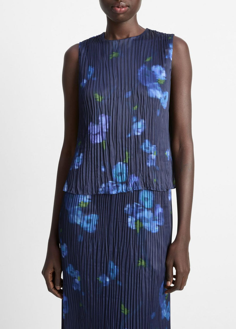 Poppy Blur Crushed Satin Shell in Shirts & Tees | Vince on sale