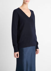 Cashmere Weekend V-Neck Sweater in V-Neck | Vince on sale