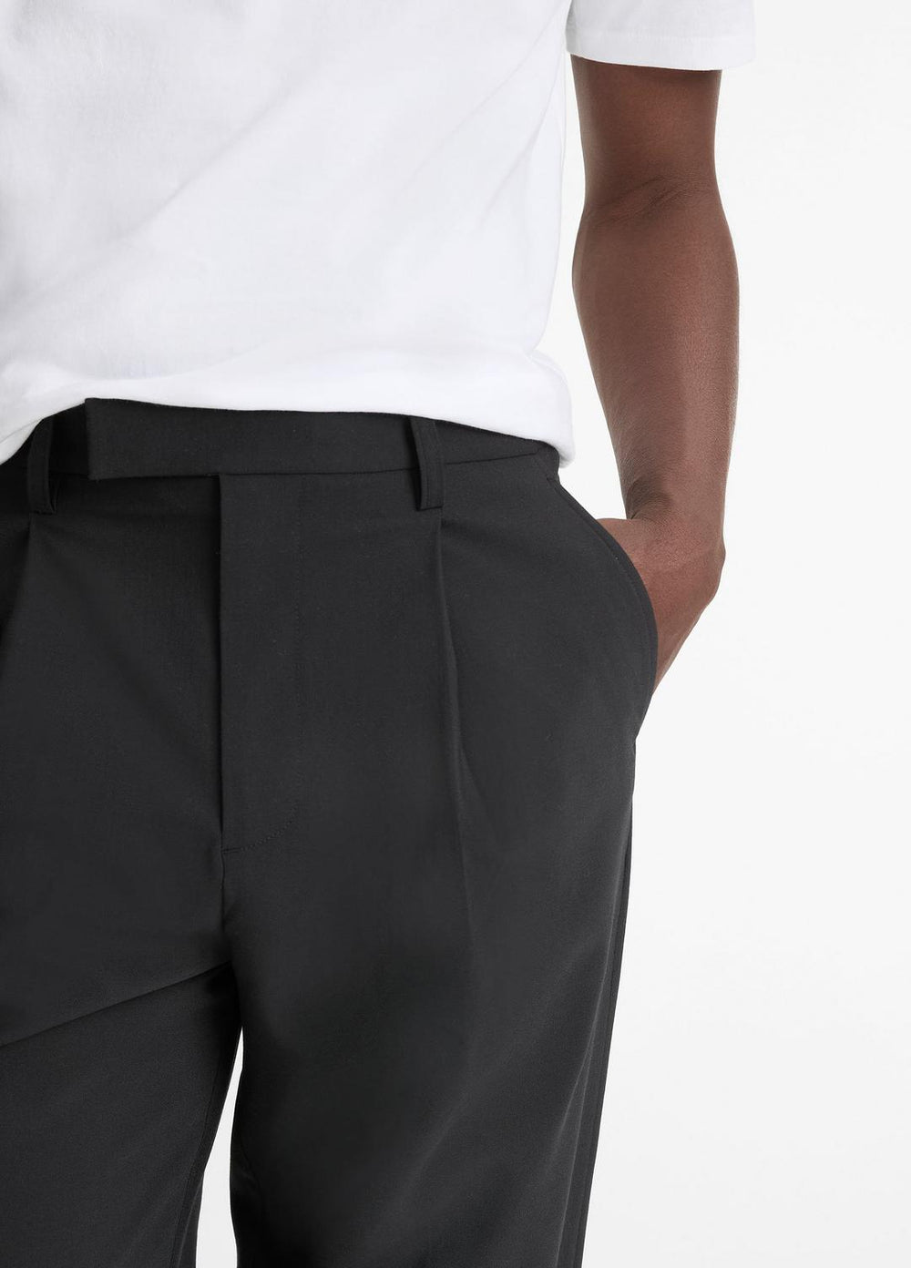 Louie Relaxed Pleated Trouser in Trousers | Vince on sale