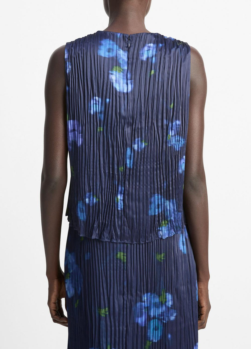 Poppy Blur Crushed Satin Shell in Shirts & Tees | Vince on sale