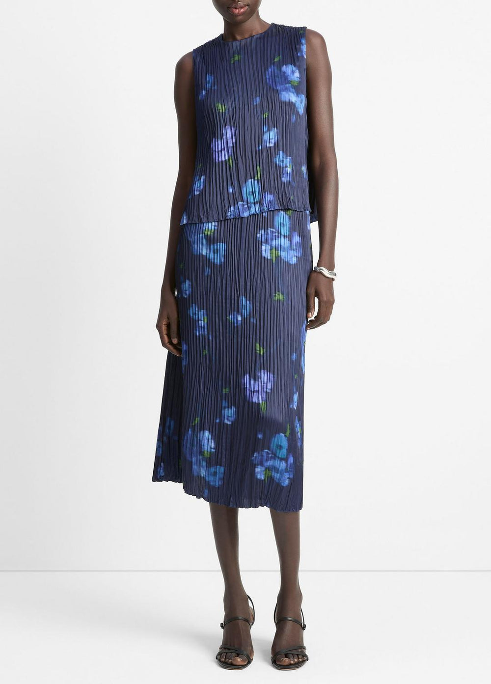 Poppy Blur Crushed Satin Shell in Shirts & Tees | Vince on sale